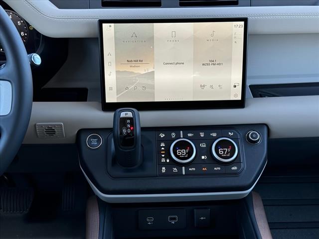 2024 Land Rover Defender P400 X-Dynamic SE