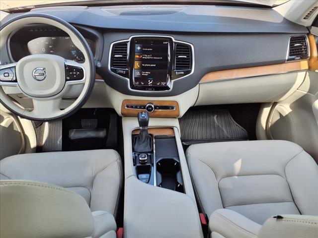 2022 Volvo XC90 T6 Momentum