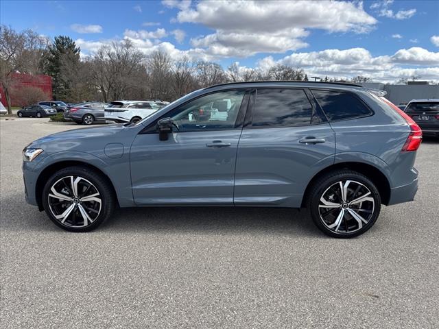 2024 Volvo XC60 Recharge T8 Ultimate Dark Theme