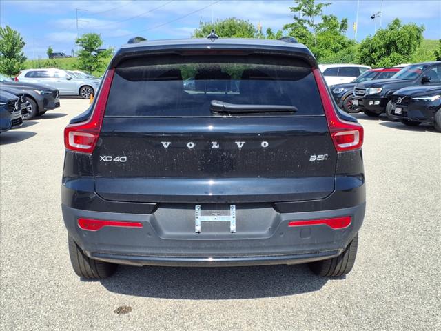 2025 Volvo XC40 B5 Plus Dark Theme