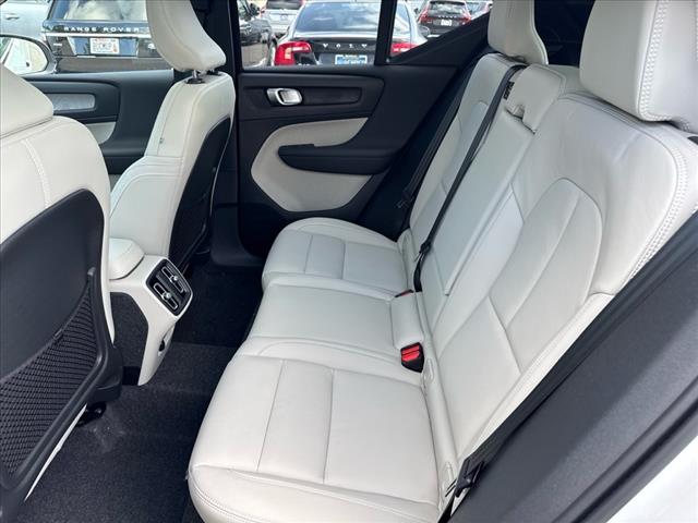 2025 Volvo XC40 B5 Plus Dark Theme