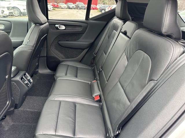 2025 Volvo XC40 B5 Plus Bright Theme