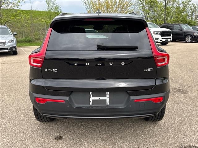 2024 Volvo XC40 B5 Plus Dark Theme