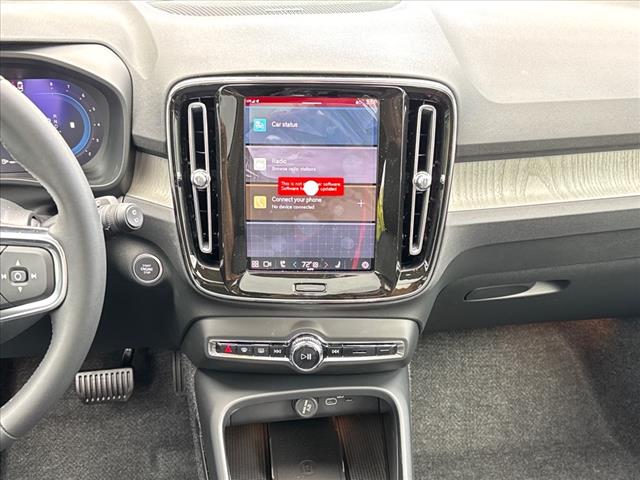 2025 Volvo XC40 B5 Ultra Dark Theme