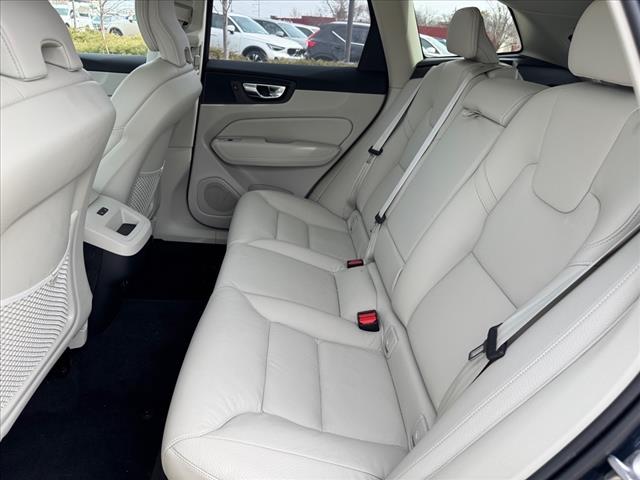 2025 Volvo XC60 B5 PLUS