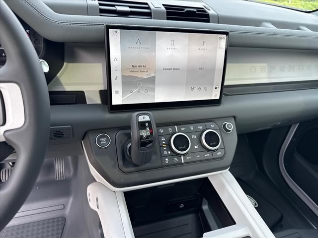 2025 Land Rover Defender P400 X-Dynamic SE