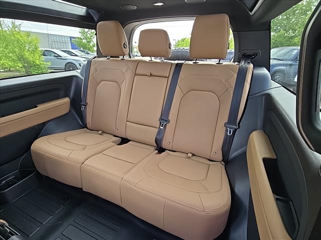 2025 Land Rover Defender P400 X-Dynamic SE