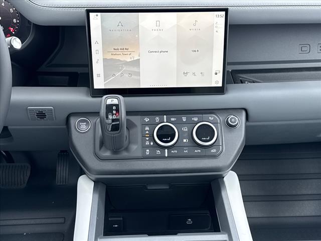 2025 Land Rover Defender P400 X-Dynamic SE