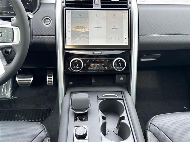2025 Land Rover Discovery P300 Dynamic SE