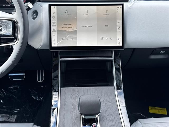 2026 Land Rover Range Rover Velar P400 Dynamic SE