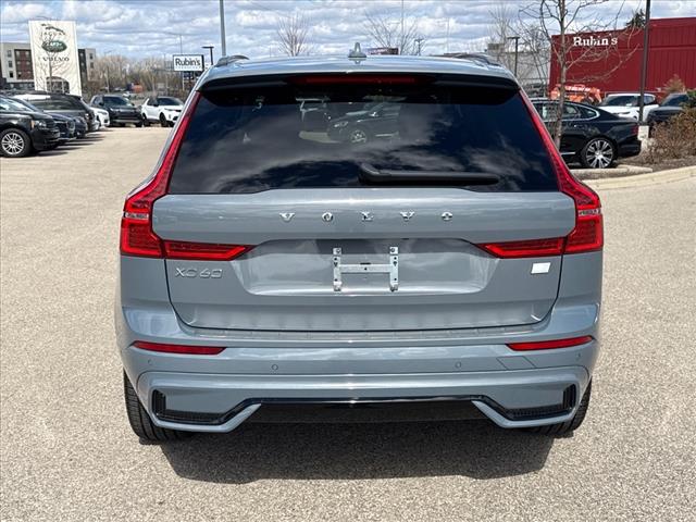 2024 Volvo XC60 Recharge T8 Ultimate Dark Theme