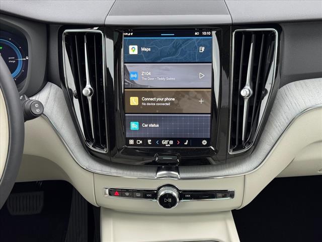 2025 Volvo XC60 T8 Plus