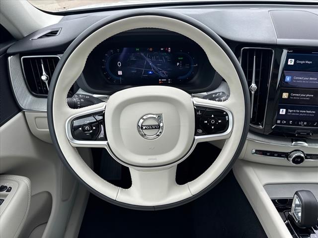 2025 Volvo XC60 T8 Plus