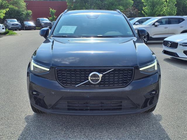 2025 Volvo XC40 B5 Plus Dark Theme