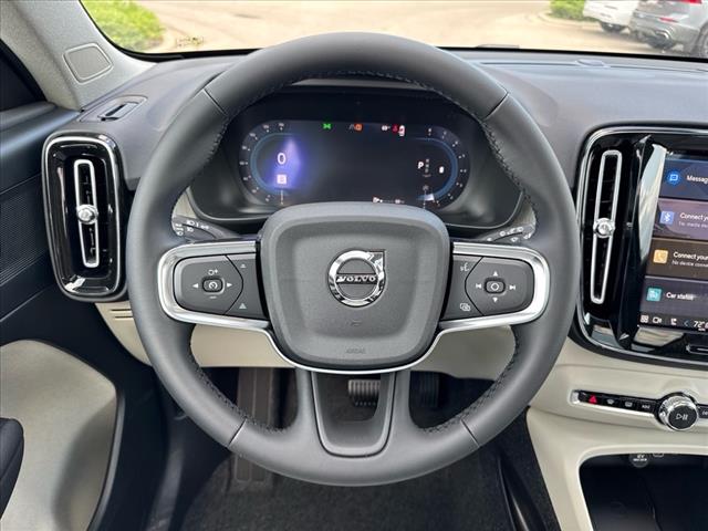 2025 Volvo XC40 B5 Plus Dark Theme