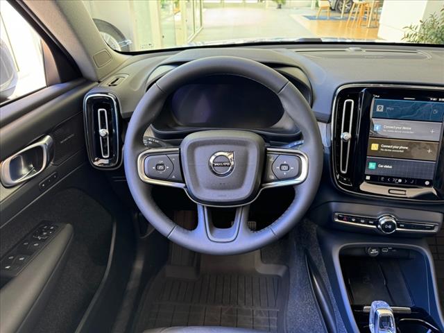 2024 Volvo XC40 B5 Plus Bright Theme
