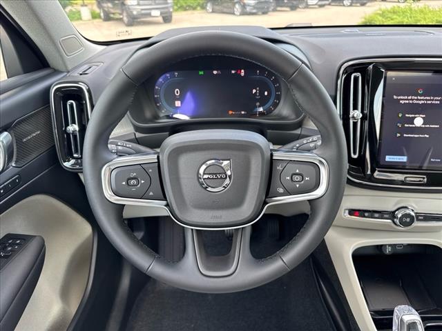 2025 Volvo XC40 B5 Ultra Bright Theme