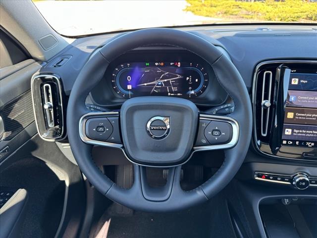 2024 Volvo XC40 B5 Ultimate Bright Theme