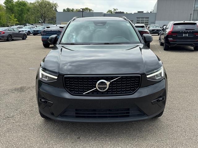 2024 Volvo XC40 B5 Plus Dark Theme