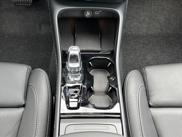 2025 Volvo XC40 B5 Ultra Dark Theme