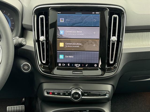 2025 Volvo XC40 B5 Ultra Dark Theme