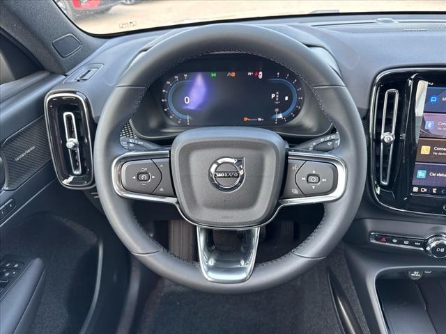 2025 Volvo XC40 B5 Ultra Dark Theme