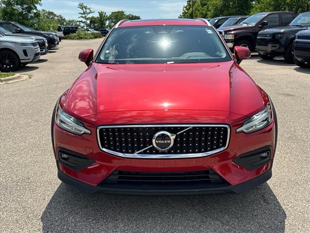 2024 Volvo V60 Cross Country B5 Plus