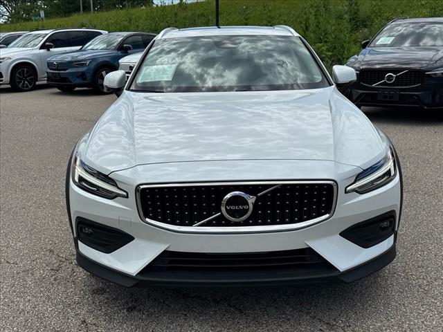 2024 Volvo V60 Cross Country B5 Plus