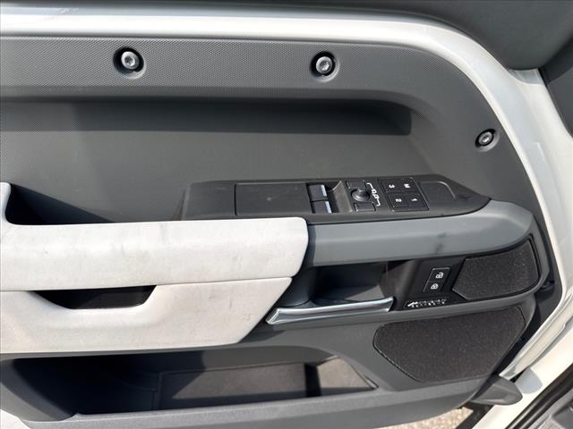 2025 Land Rover Defender P400 X-Dynamic SE