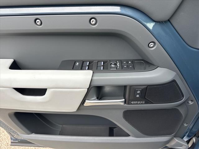 2025 Land Rover Defender P400 X-Dynamic SE