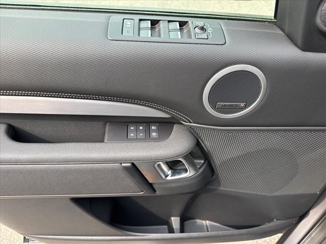 2025 Land Rover Discovery P300 Dynamic SE