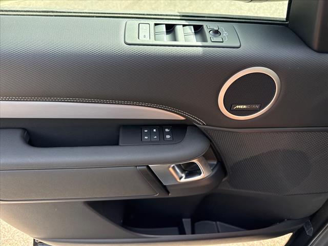 2025 Land Rover Discovery P360 Dynamic SE