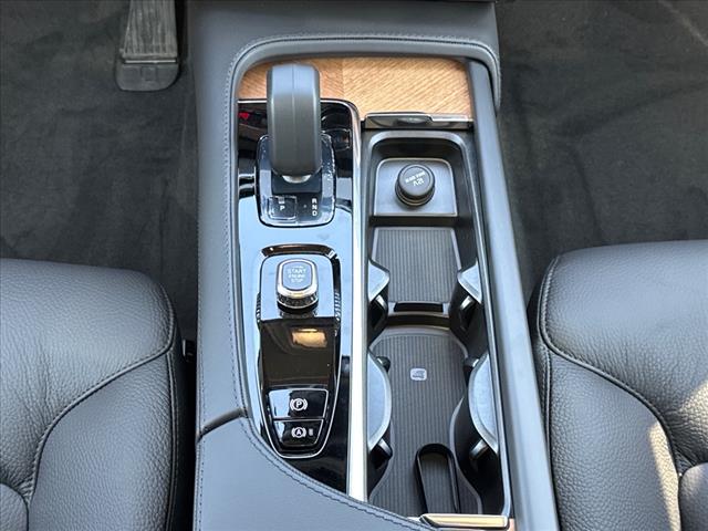 2025 Volvo XC90 B6 Plus 7-Seater