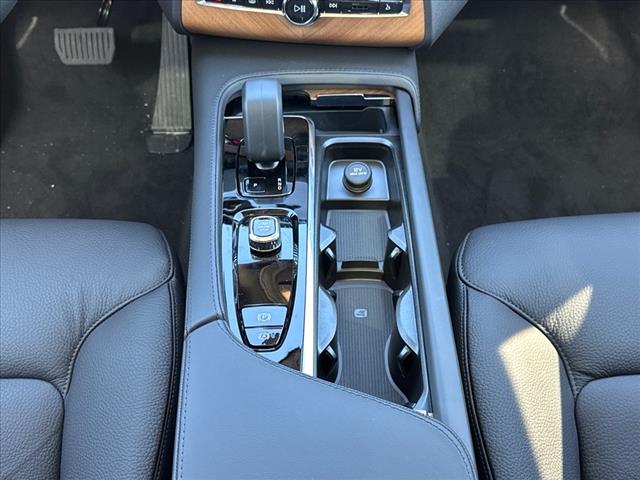 2025 Volvo XC90 T8 Plus 6-Seater
