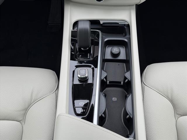 2025 Volvo XC60 T8 Plus