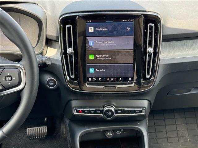 2025 Volvo XC40 B5 Plus Dark Theme