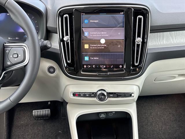 2025 Volvo XC40 B5 Plus Dark Theme