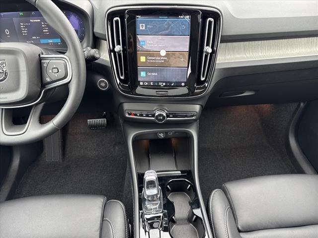 2025 Volvo XC40 B5 Plus Bright Theme