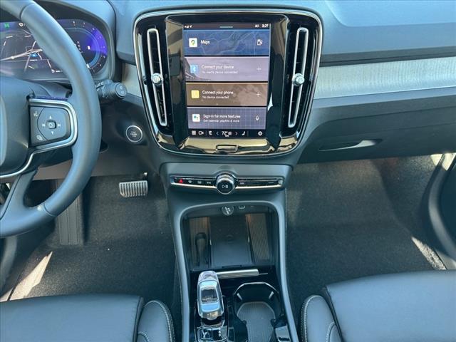 2024 Volvo XC40 B5 Ultimate Bright Theme