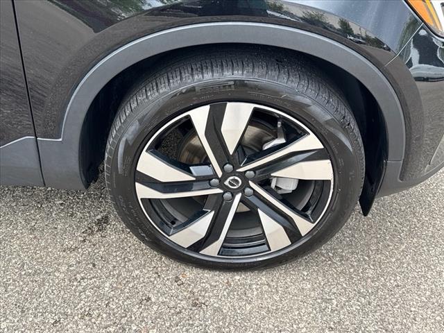 2024 Volvo XC40 B5 Plus Dark Theme