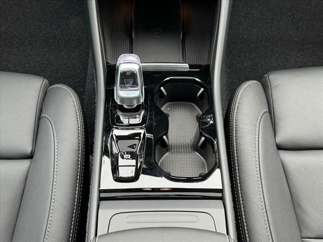 2025 Volvo XC40 B5 Ultra Dark Theme