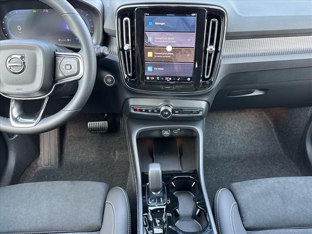 2025 Volvo XC40 B5 Ultra Dark Theme