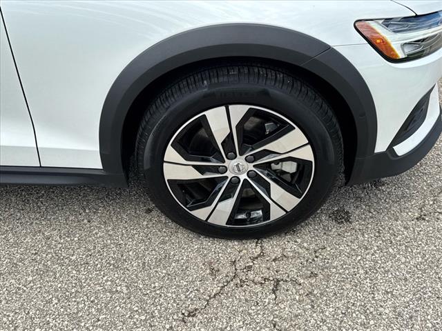 2024 Volvo V60 Cross Country B5 Plus
