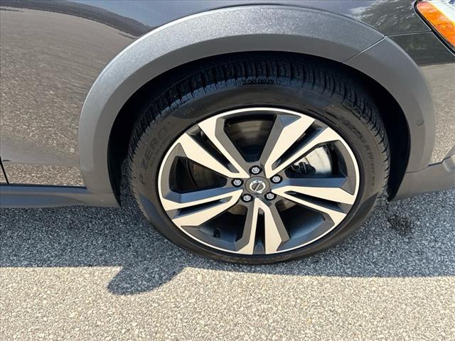 2024 Volvo V60 Cross Country B5 Plus