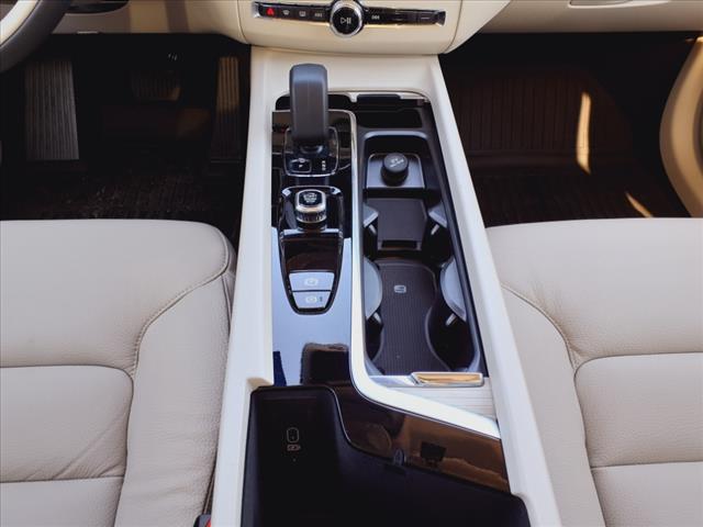 2025 Volvo XC60 B5 Core
