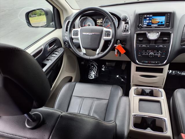 2016 Chrysler Town and Country Touring