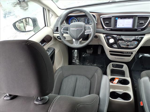 2024 Chrysler Voyager LX:14749