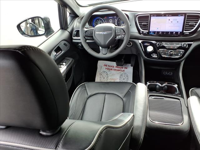 2025 Chrysler Pacifica Limited:14756