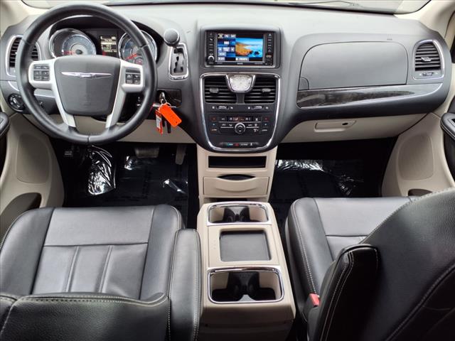 2016 Chrysler Town and Country Touring