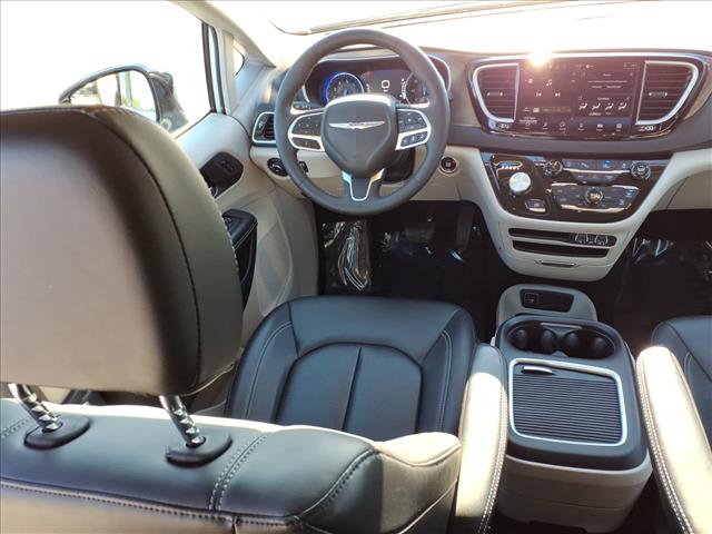 2024 Chrysler Pacifica Touring L:14743